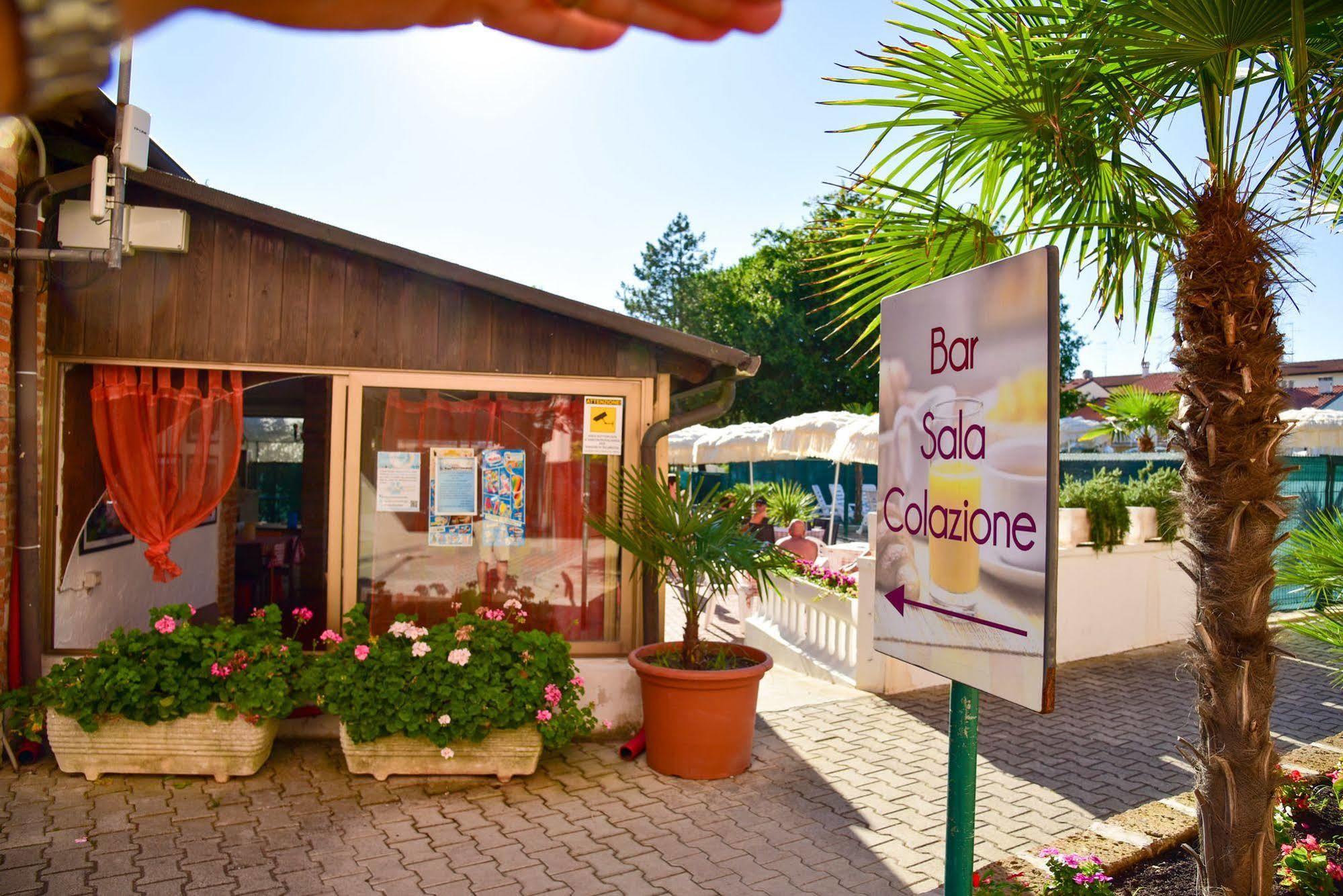 Aparthotel Costa Paradiso Lido Adriano Exterior foto