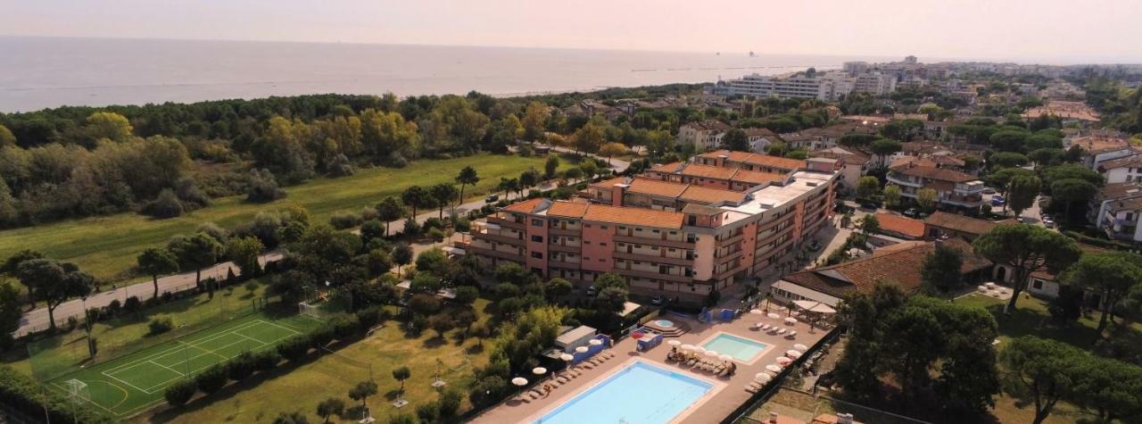 Aparthotel Costa Paradiso Lido Adriano Exterior foto
